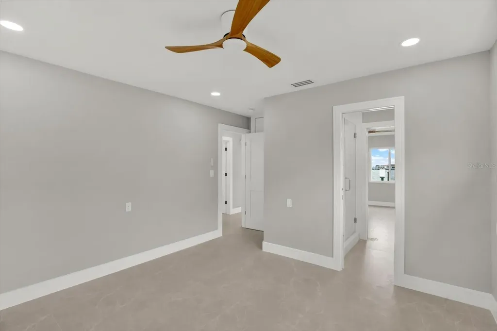 11577 48th Avenue N St Petersburg FL 33708