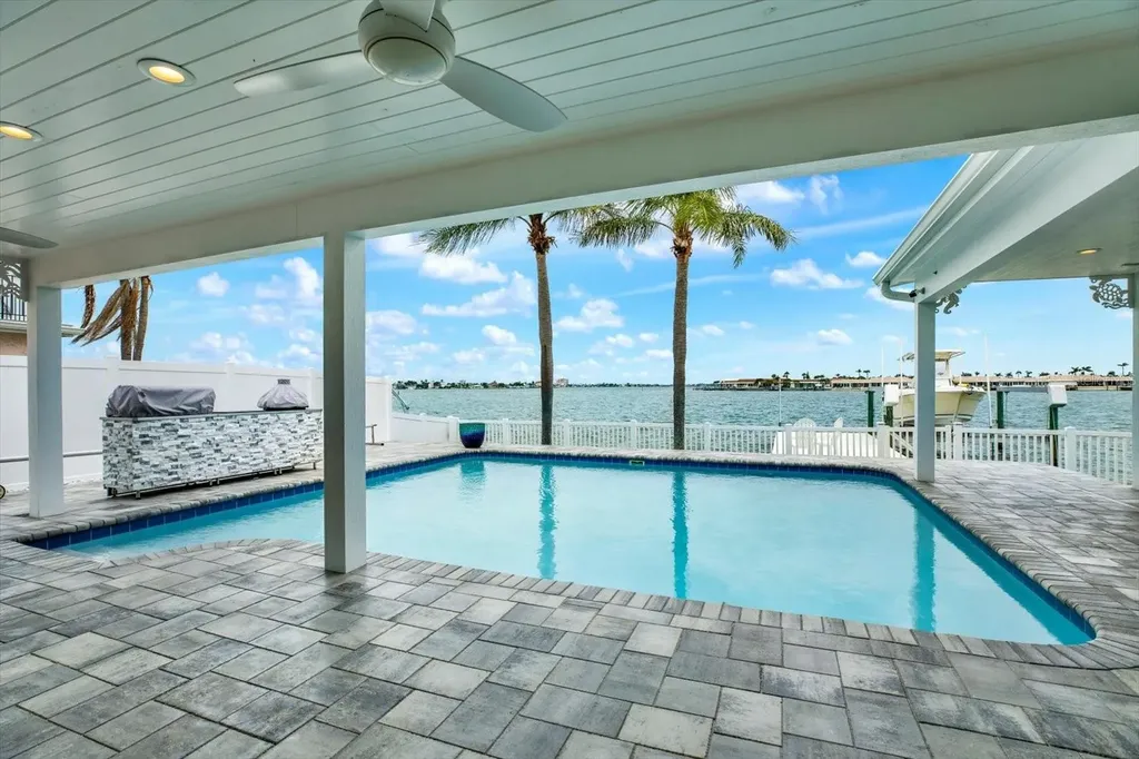 11577 48th Avenue N St Petersburg FL 33708
