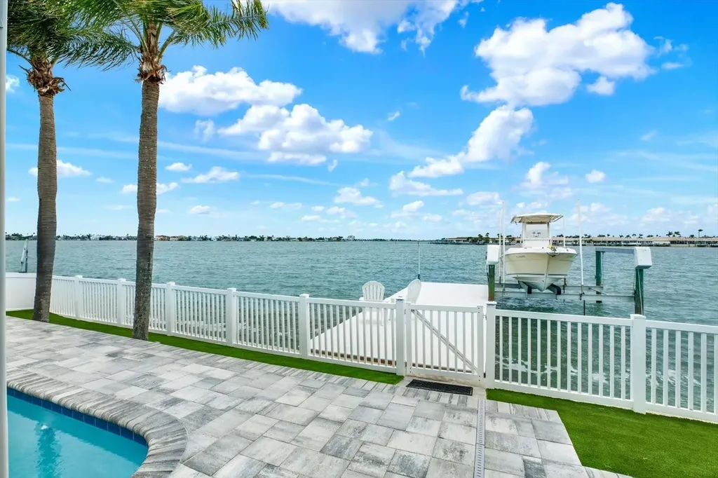 11577 48th Avenue N St Petersburg FL 33708