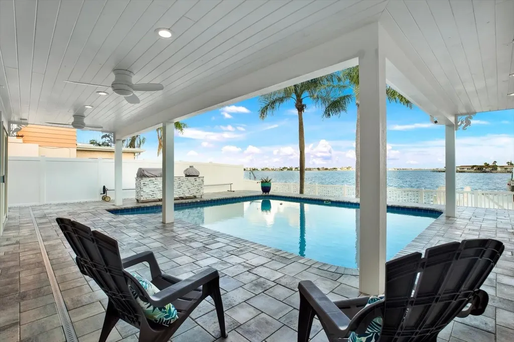 11577 48th Avenue N St Petersburg FL 33708