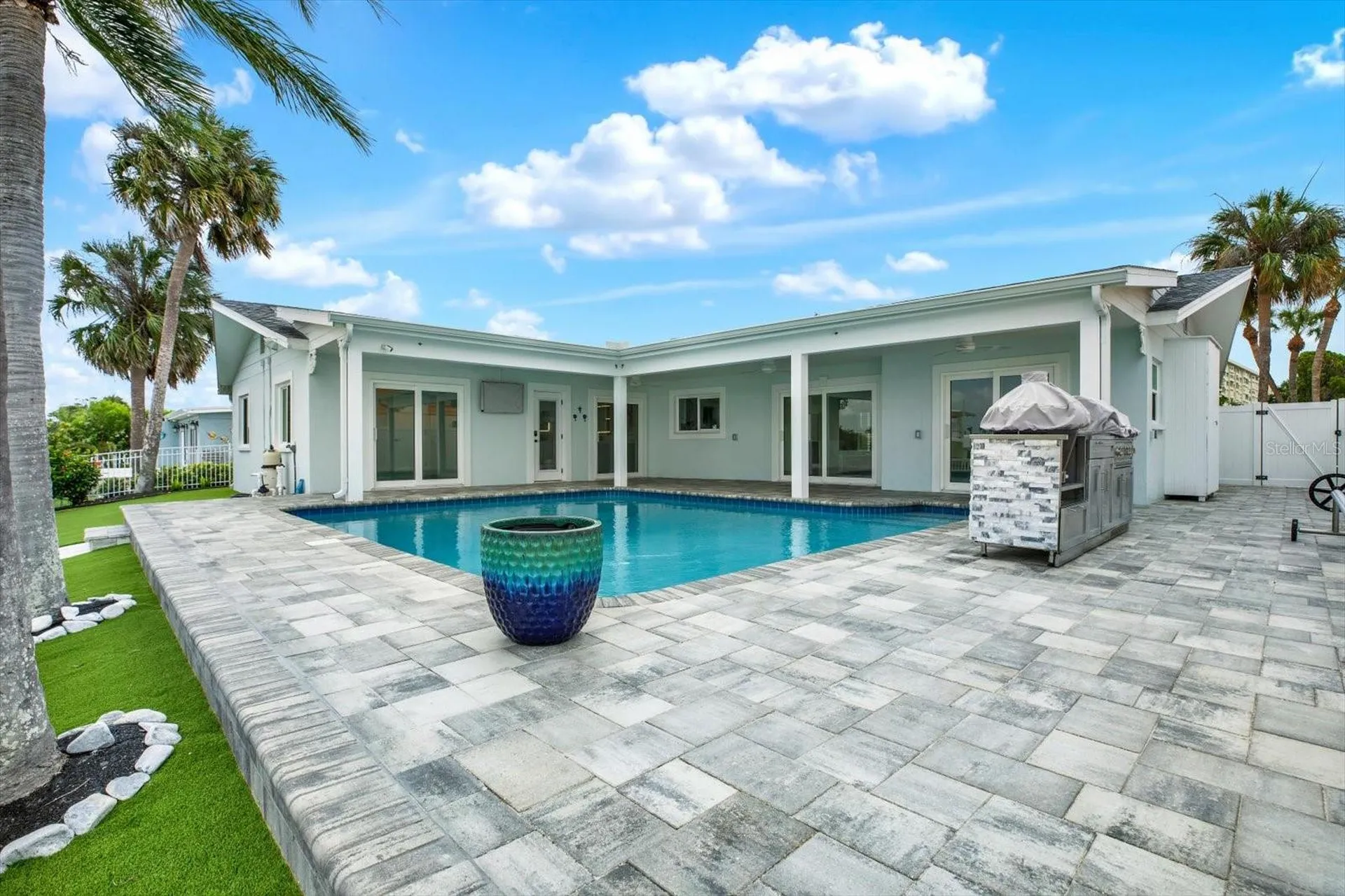 11577 48th Avenue N St Petersburg FL 33708