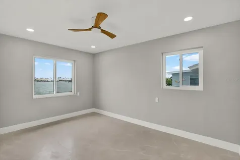 11577 48th Avenue N St Petersburg FL 33708