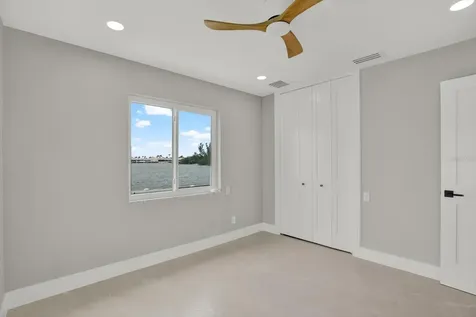 11577 48th Avenue N St Petersburg FL 33708