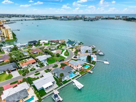 11577 48th Avenue N St Petersburg FL 33708