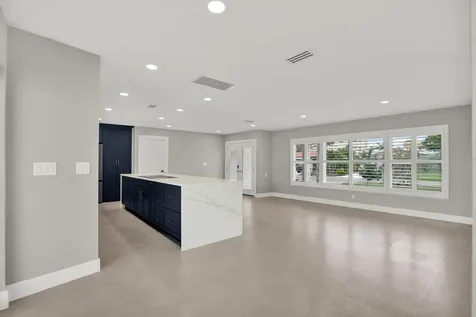11577 48th Avenue N St Petersburg FL 33708