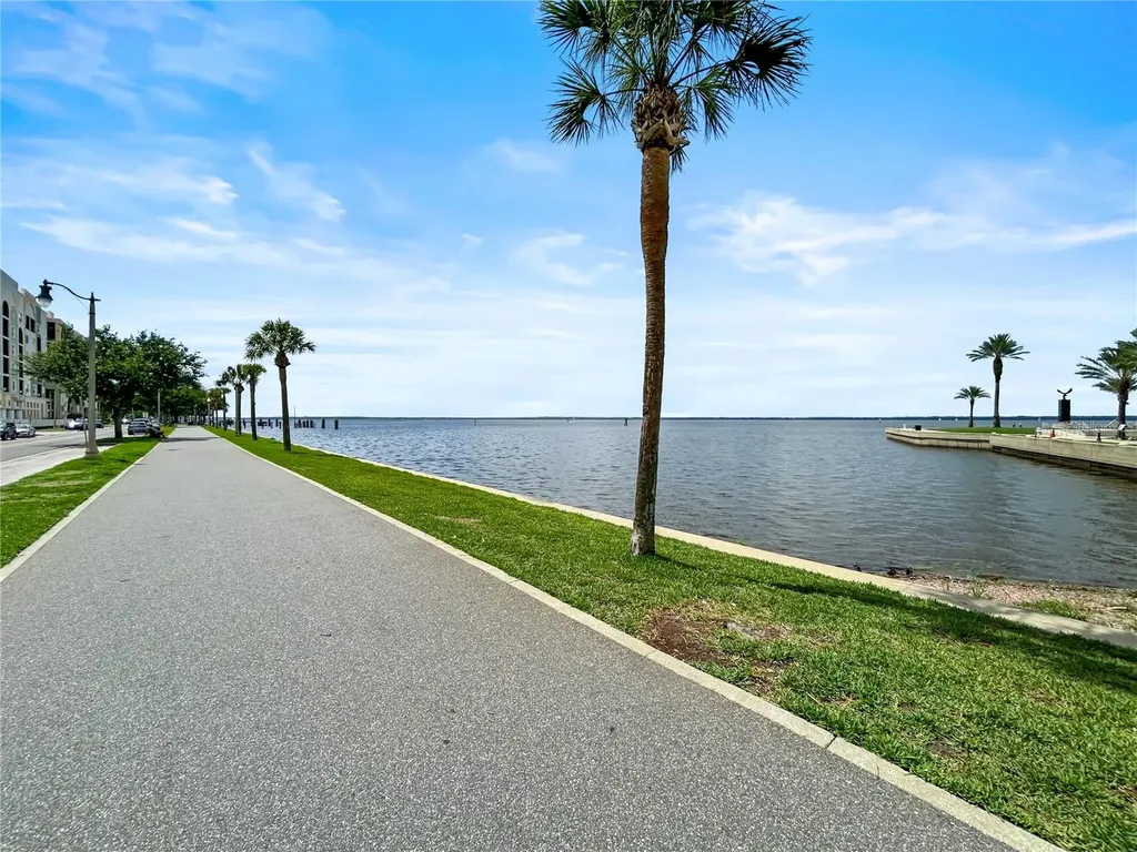 1010 Hickory Avenue Sanford FL 32771