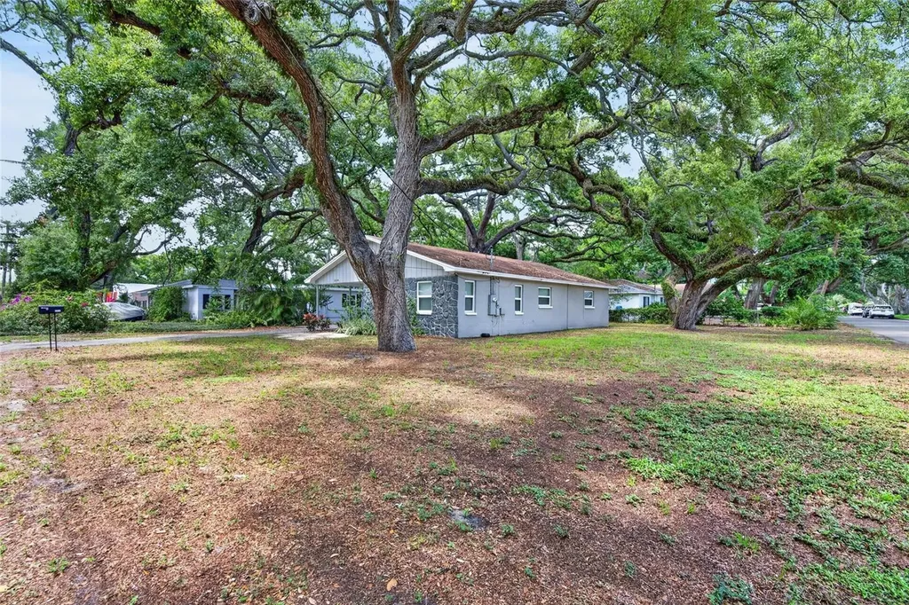 5326 S Russell Street Tampa FL 33611