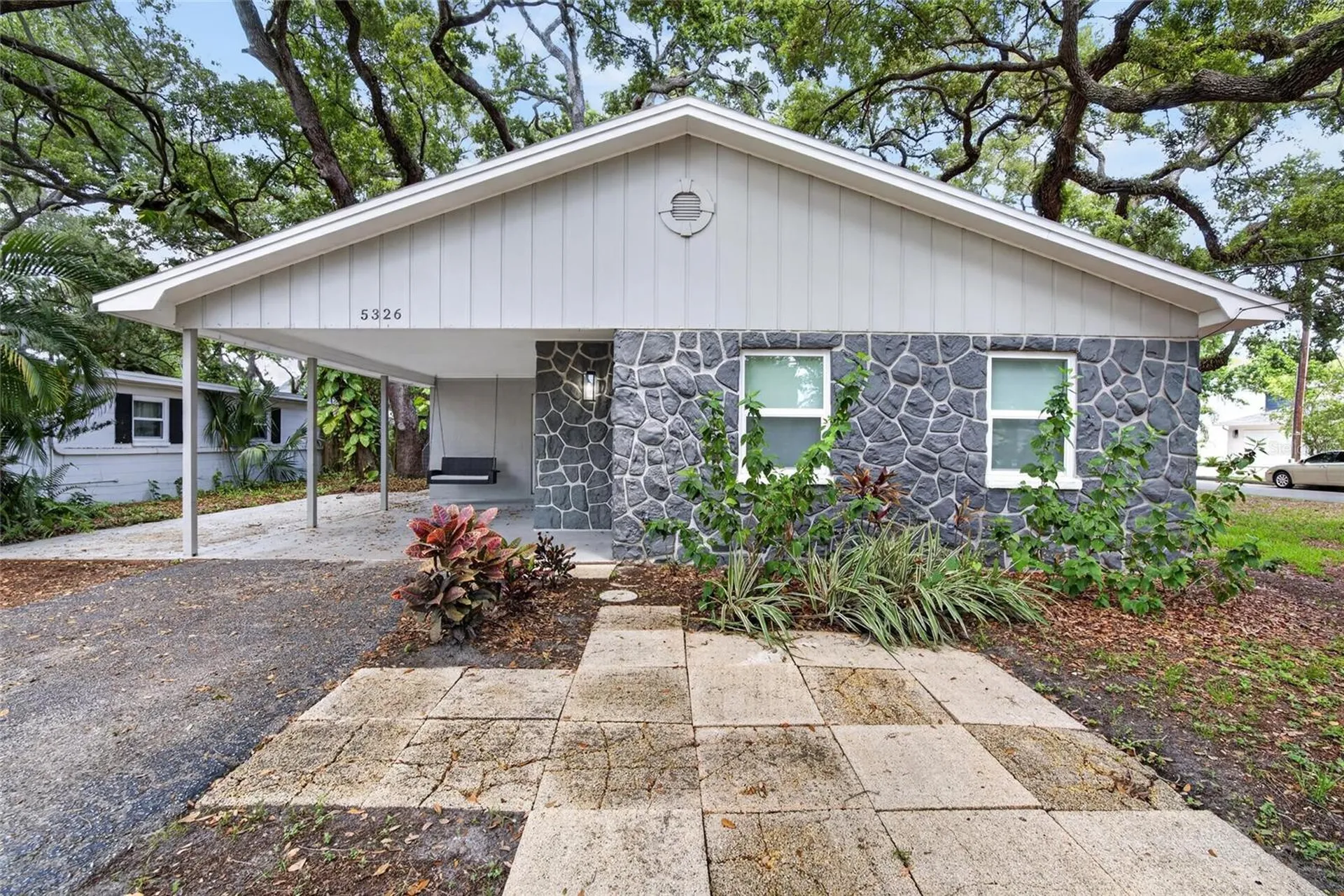 5326 S Russell Street Tampa FL 33611
