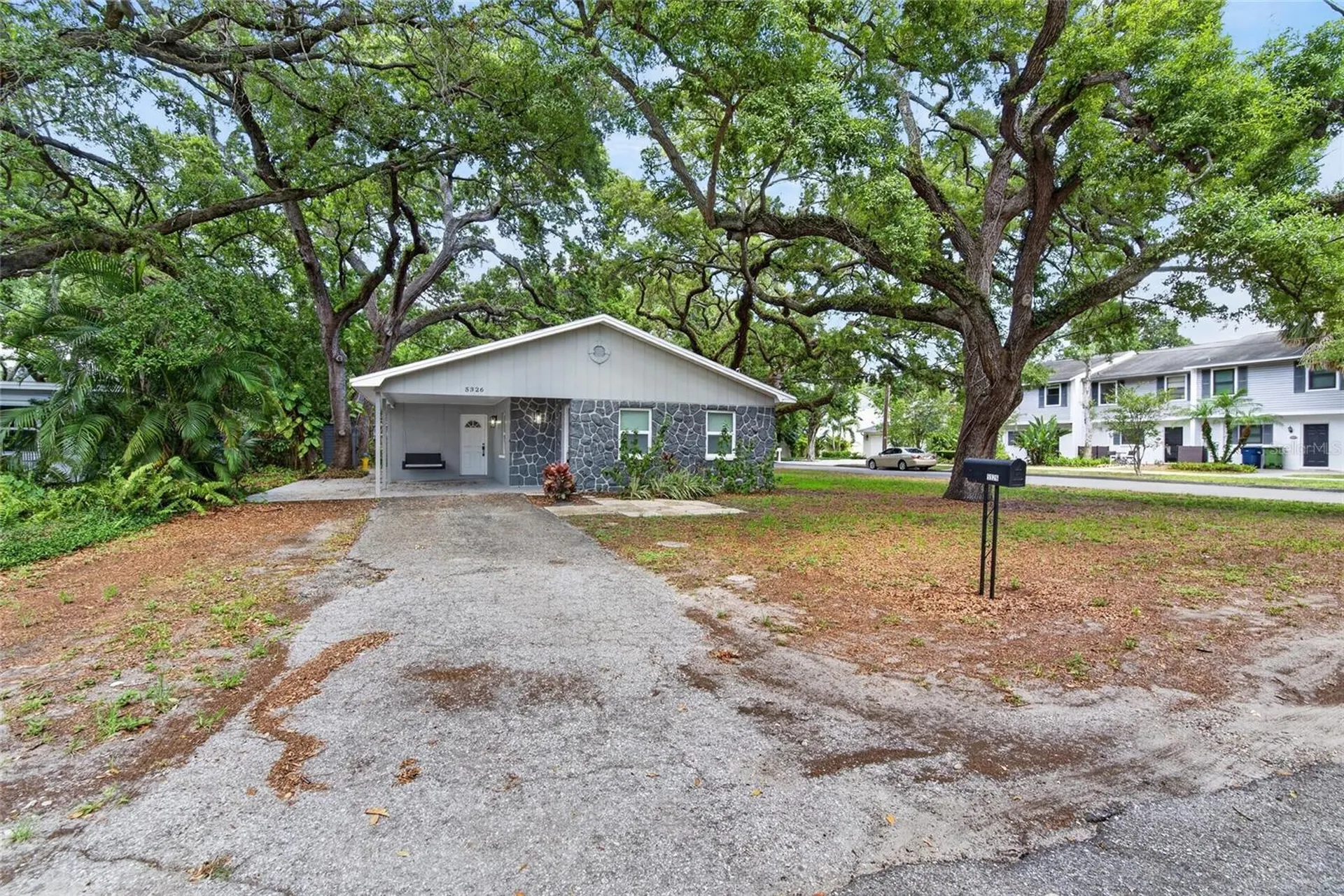 5326 S Russell Street Tampa FL 33611