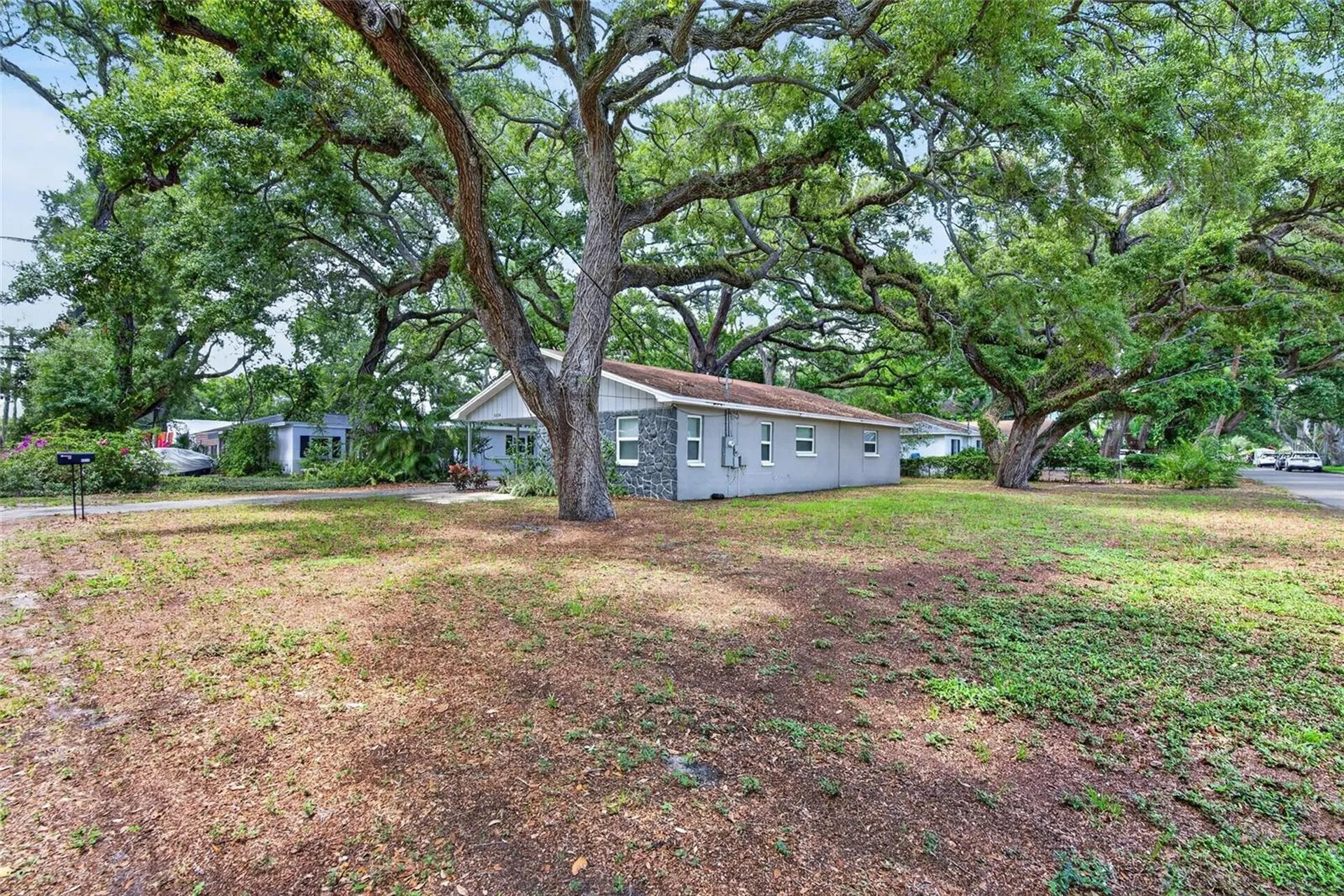 5326 S Russell Street Tampa FL 33611