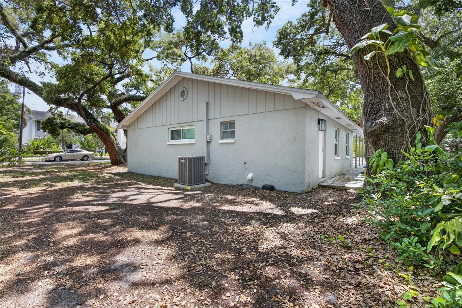 5326 S Russell Street Tampa FL 33611