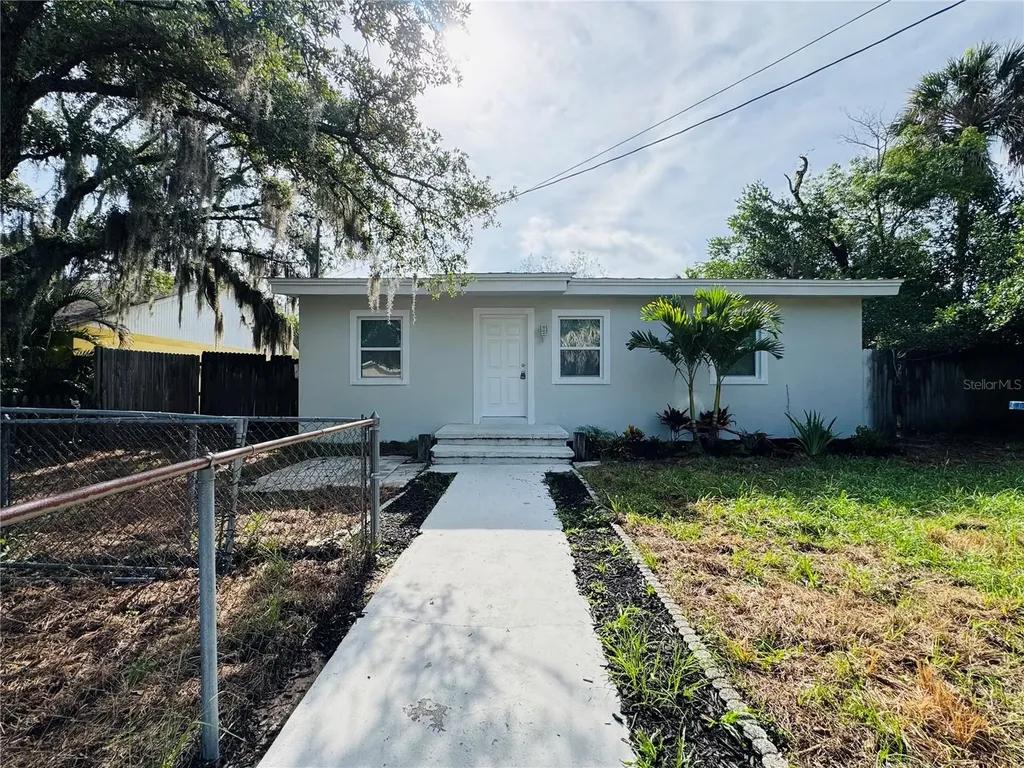 9805 N Myrtle Street Tampa FL 33617