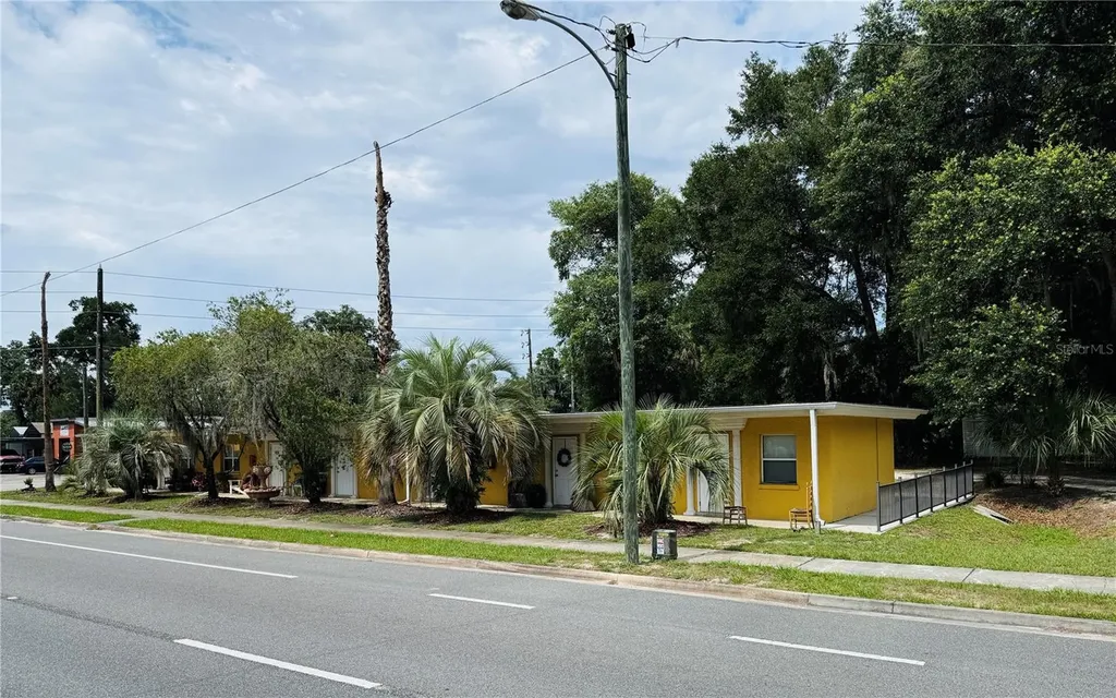 4851 Us Highway 17 Highway De Leon Springs FL 32130