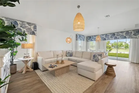 915 Overpool Avenue Davenport FL 33896