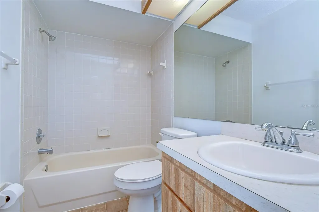 15406 E Pond Woods Drive Tampa FL 33618