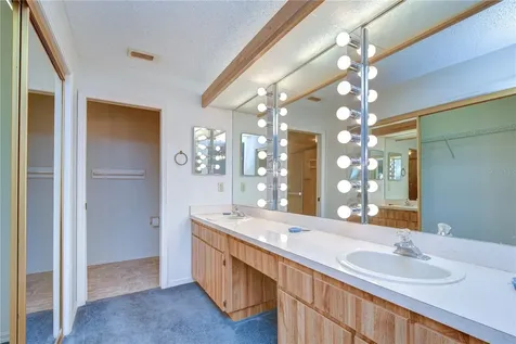 15406 E Pond Woods Drive Tampa FL 33618