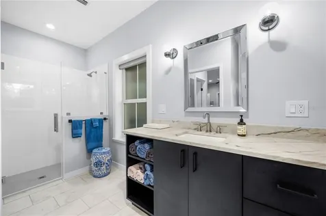 2604 * NW 31st Avenue Gainesville FL 32605