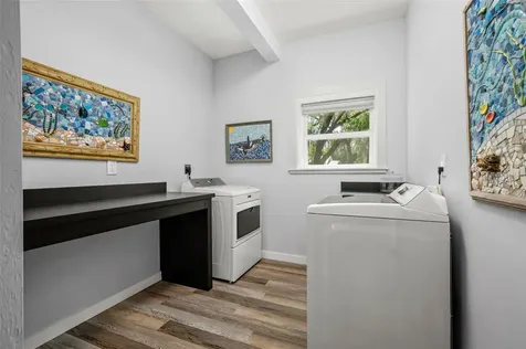2604 * NW 31st Avenue Gainesville FL 32605