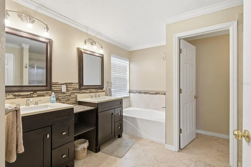 384 Wingate Circle Oldsmar FL 34677