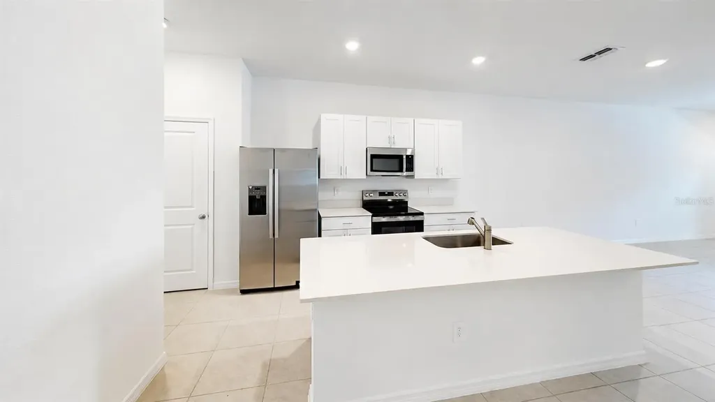 2239 Rose Finch Hill Place Wimauma FL 33598