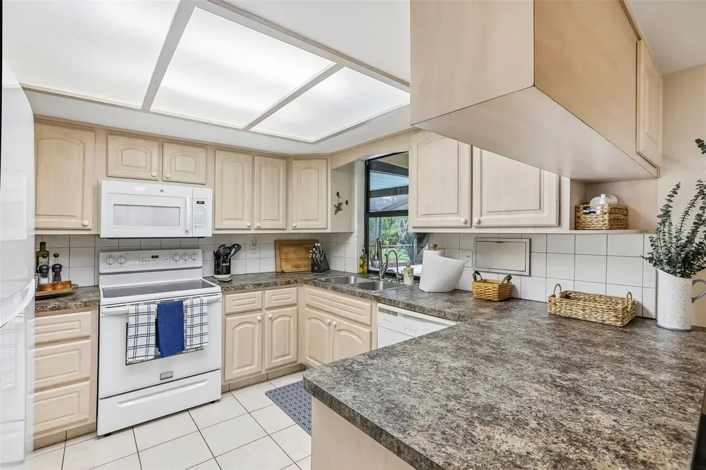 7809 Pineview Drive Odessa FL 33556