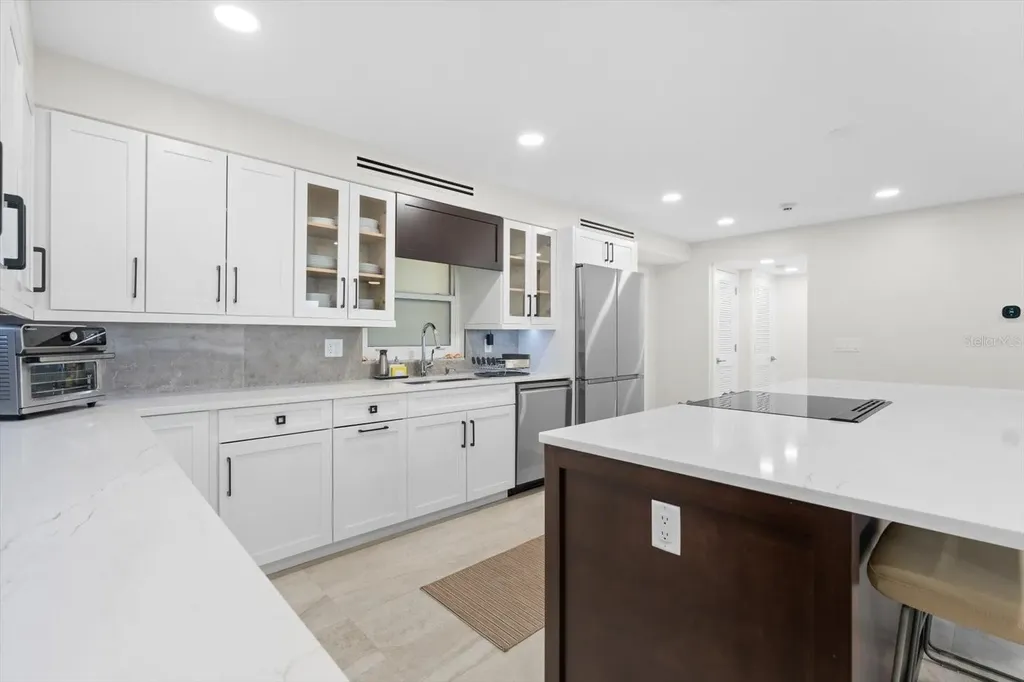 800 Benjamin Franklin Drive Sarasota FL 34236