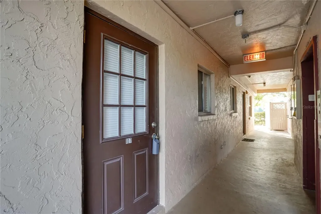 4013 Lake Bayshore Drive Bradenton FL 34205