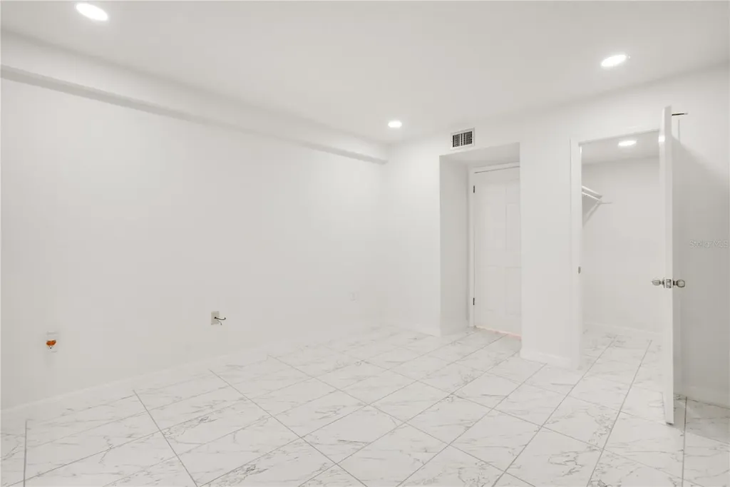 4013 Lake Bayshore Drive Bradenton FL 34205