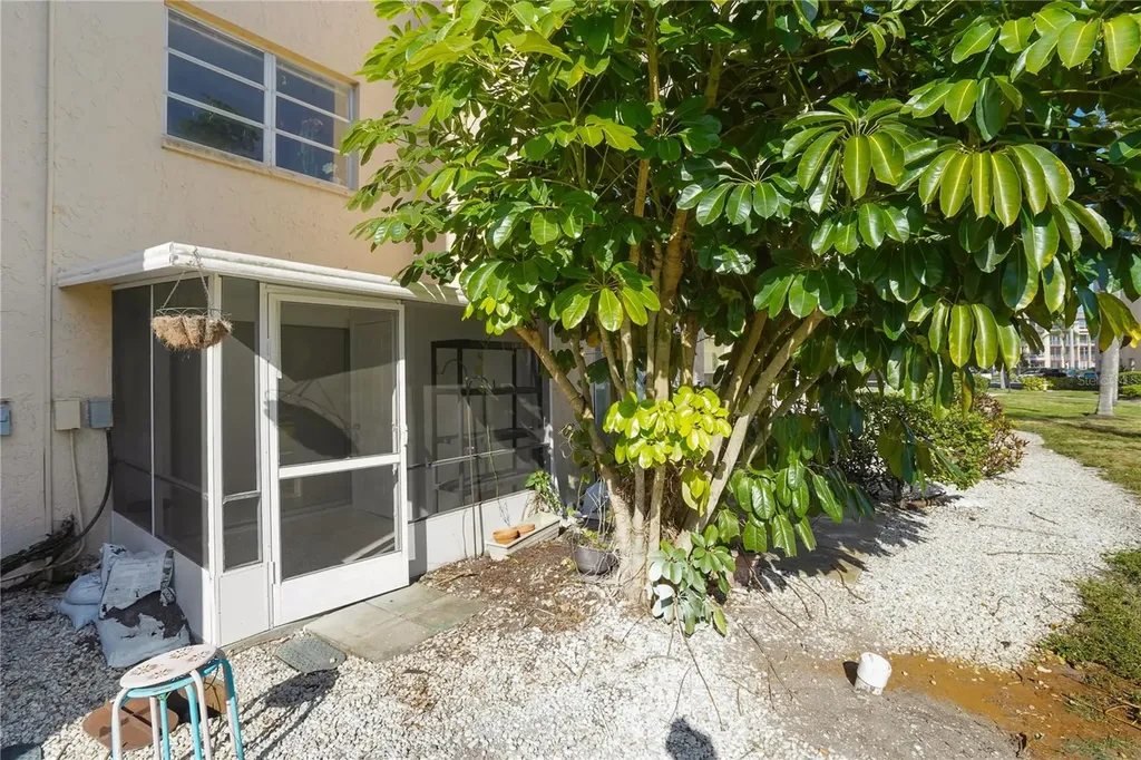 4013 Lake Bayshore Drive Bradenton FL 34205