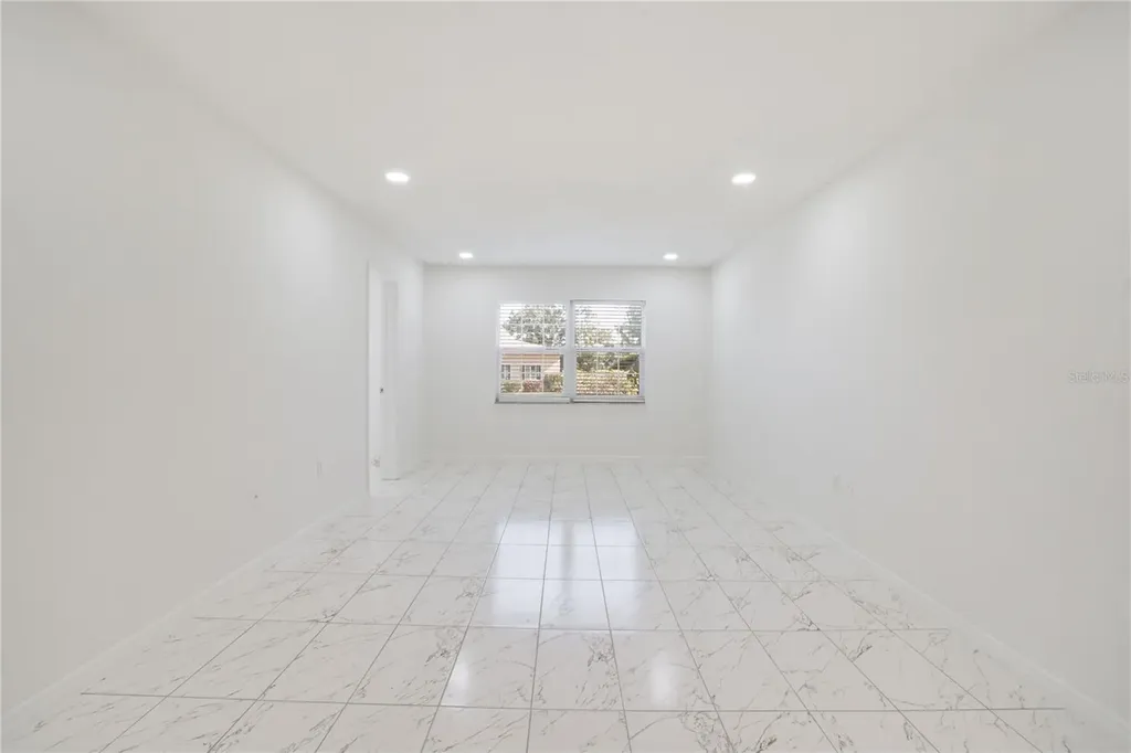 4013 Lake Bayshore Drive Bradenton FL 34205