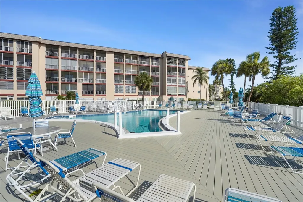 4013 Lake Bayshore Drive Bradenton FL 34205