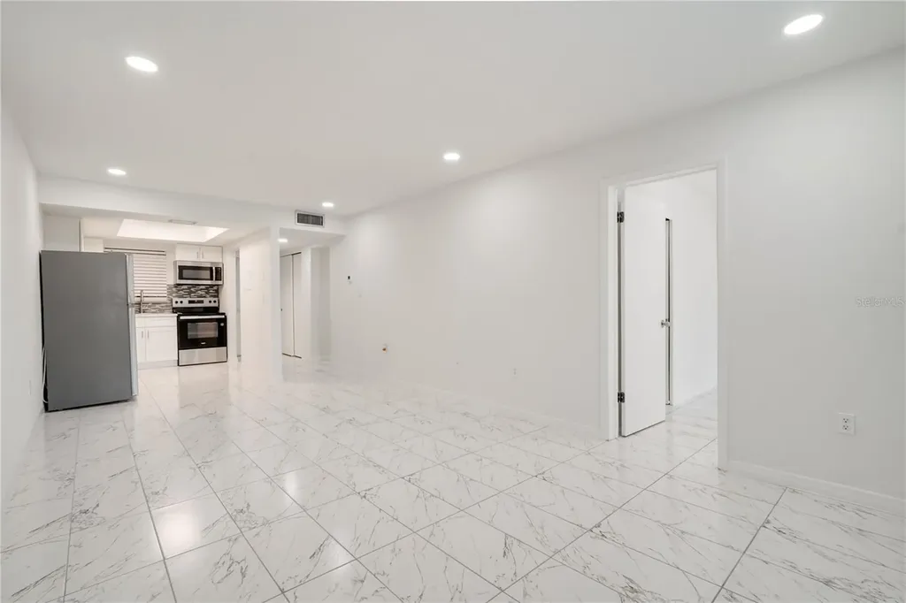 4013 Lake Bayshore Drive Bradenton FL 34205