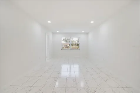 4013 Lake Bayshore Drive Bradenton FL 34205