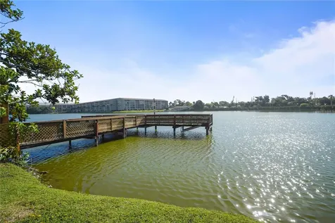 4013 Lake Bayshore Drive Bradenton FL 34205