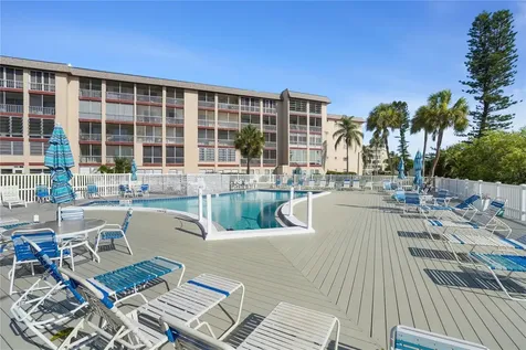 4013 Lake Bayshore Drive Bradenton FL 34205