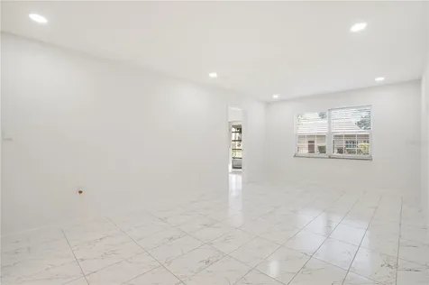 4013 Lake Bayshore Drive Bradenton FL 34205