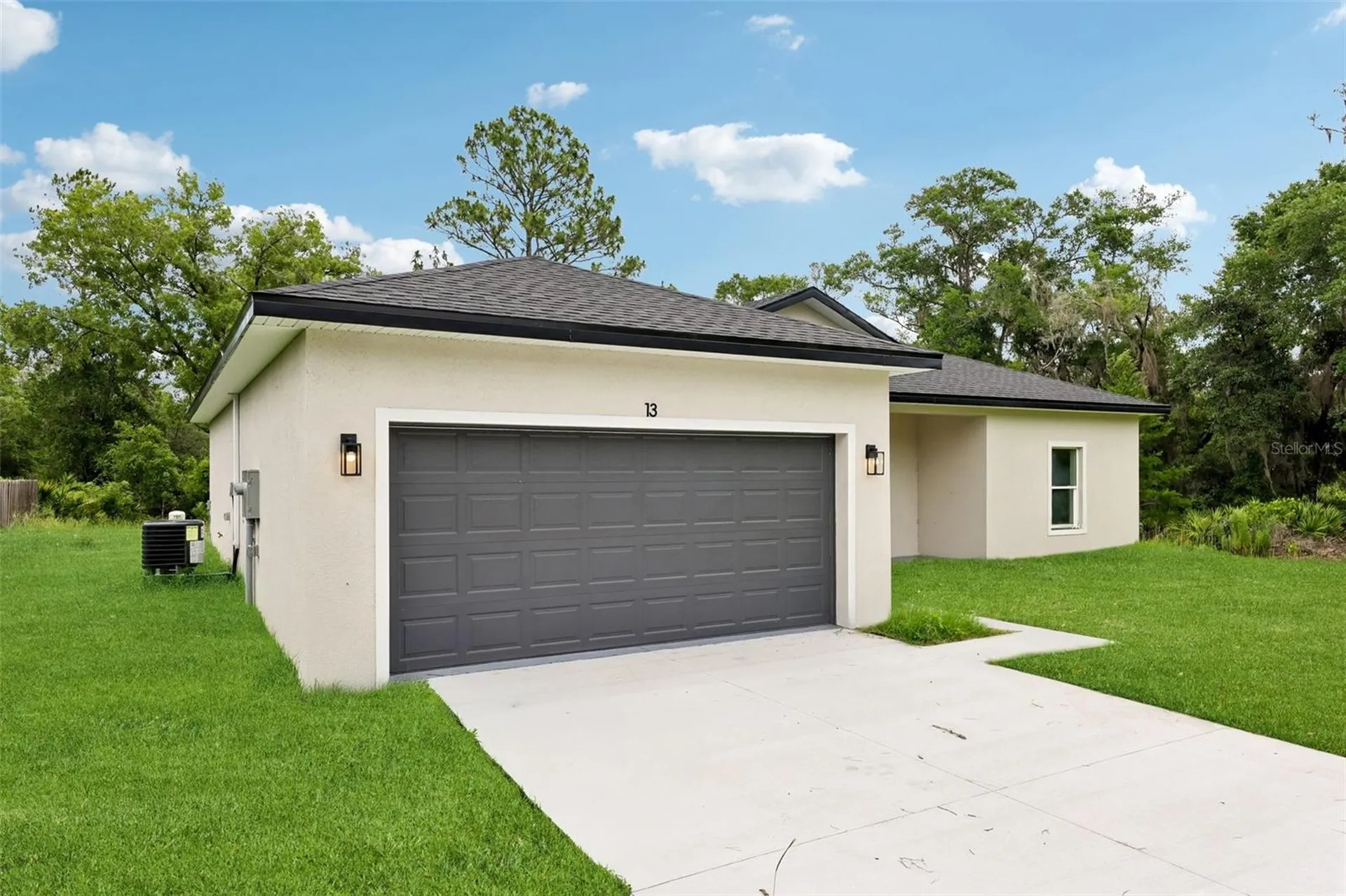 13 Malauka Radial Drive Ocklawaha FL 32179