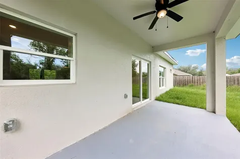 13 Malauka Radial Drive Ocklawaha FL 32179
