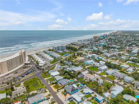 320 Due East Street New Smyrna Beach FL 32169