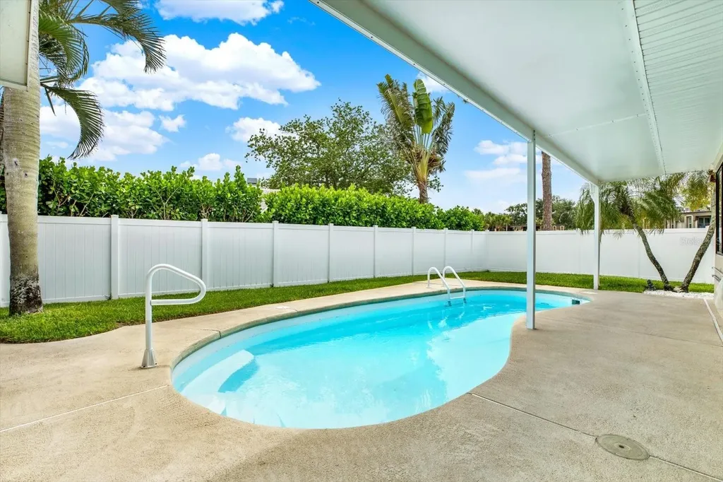 14560 Passage Way Seminole FL 33776