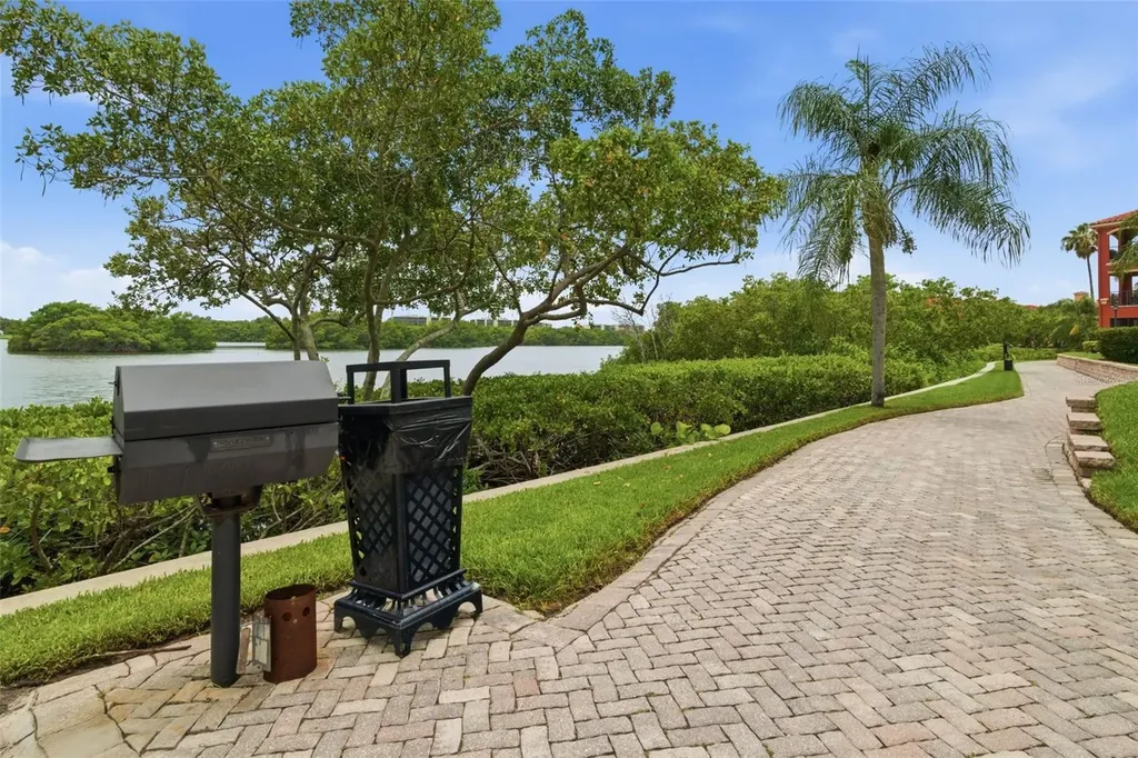 2739 Via Capri Clearwater FL 33764