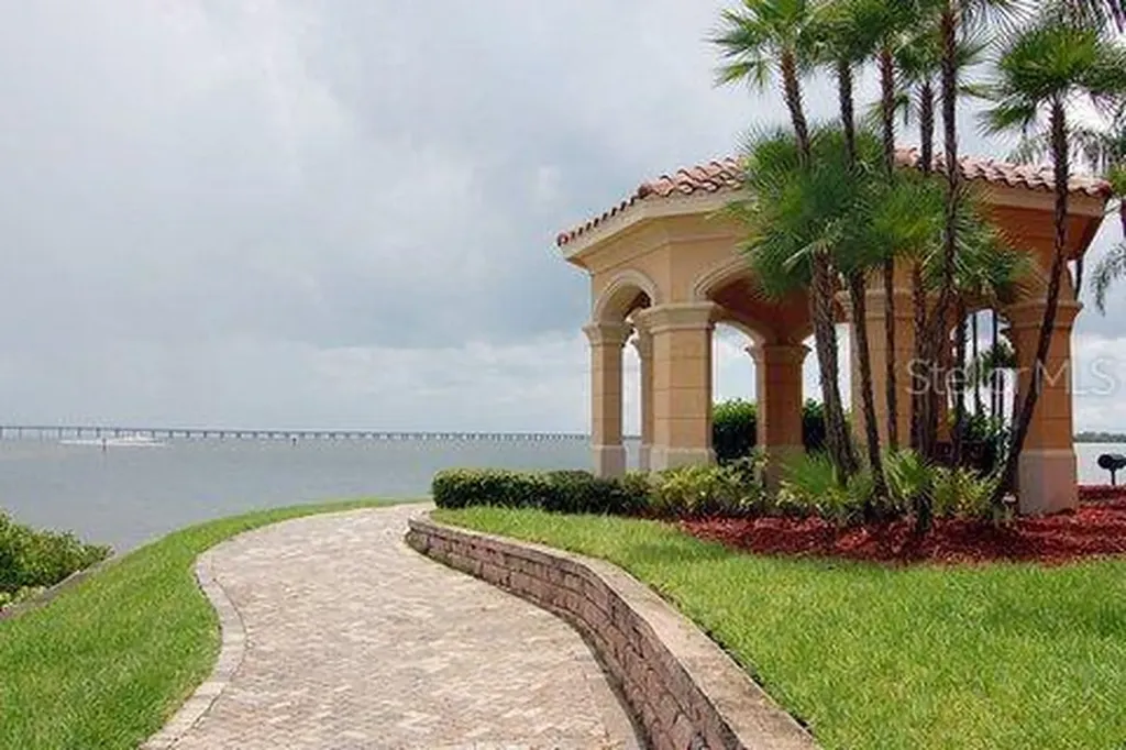 2739 Via Capri Clearwater FL 33764