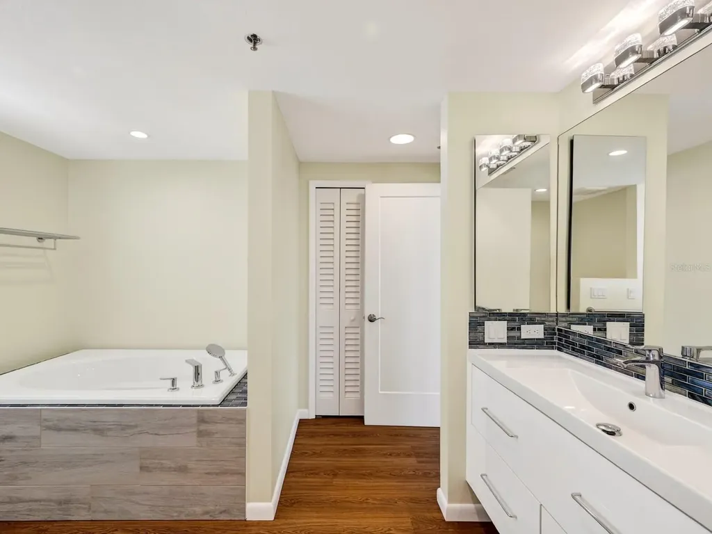 1255 N Gulfstream Avenue Sarasota FL 34236