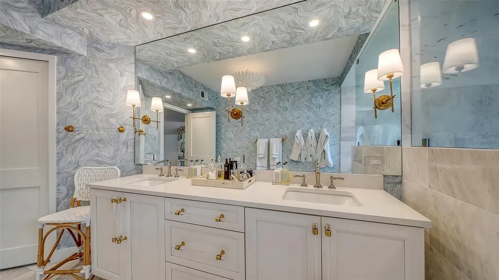 1241 Gulf Of Mexico Drive Longboat Key FL 34228