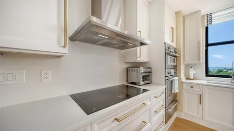 1241 Gulf Of Mexico Drive Longboat Key FL 34228