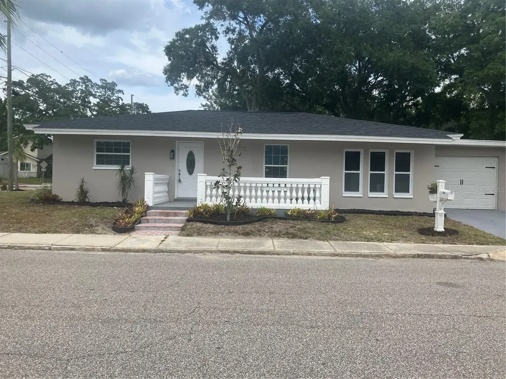 601 Banana Street Tarpon Springs FL 34689