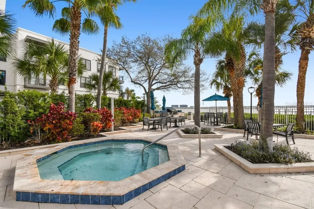 4304 Bay Club Circle Tampa FL 33607
