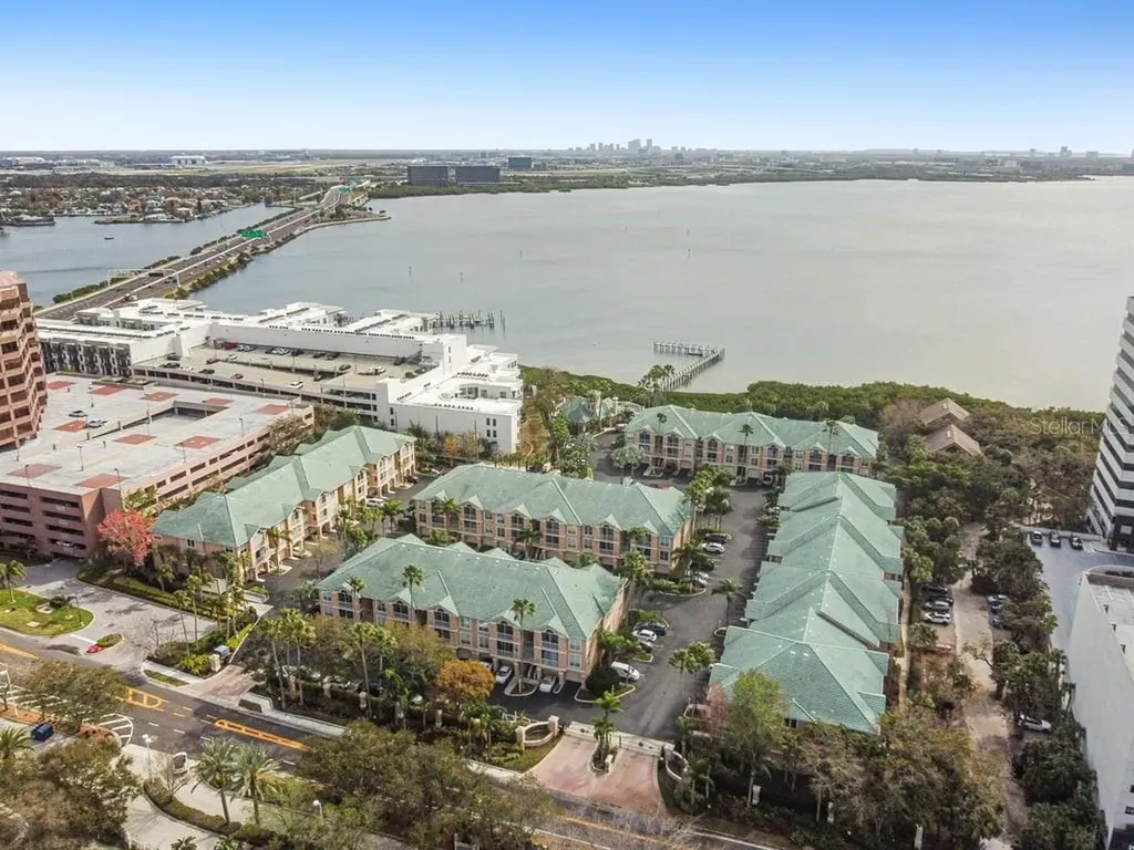 4304 Bay Club Circle Tampa FL 33607