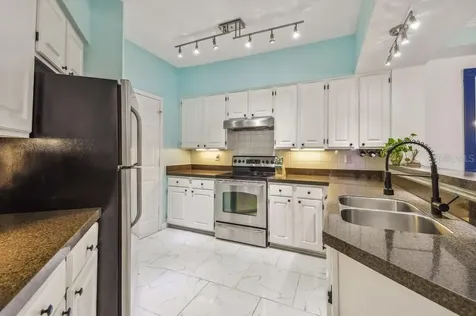 4304 Bay Club Circle Tampa FL 33607