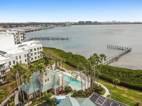 4304 Bay Club Circle Tampa FL 33607